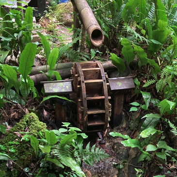 手作りの小型水車