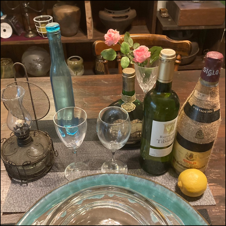 テーズルのイメージ写真ワイングラスと